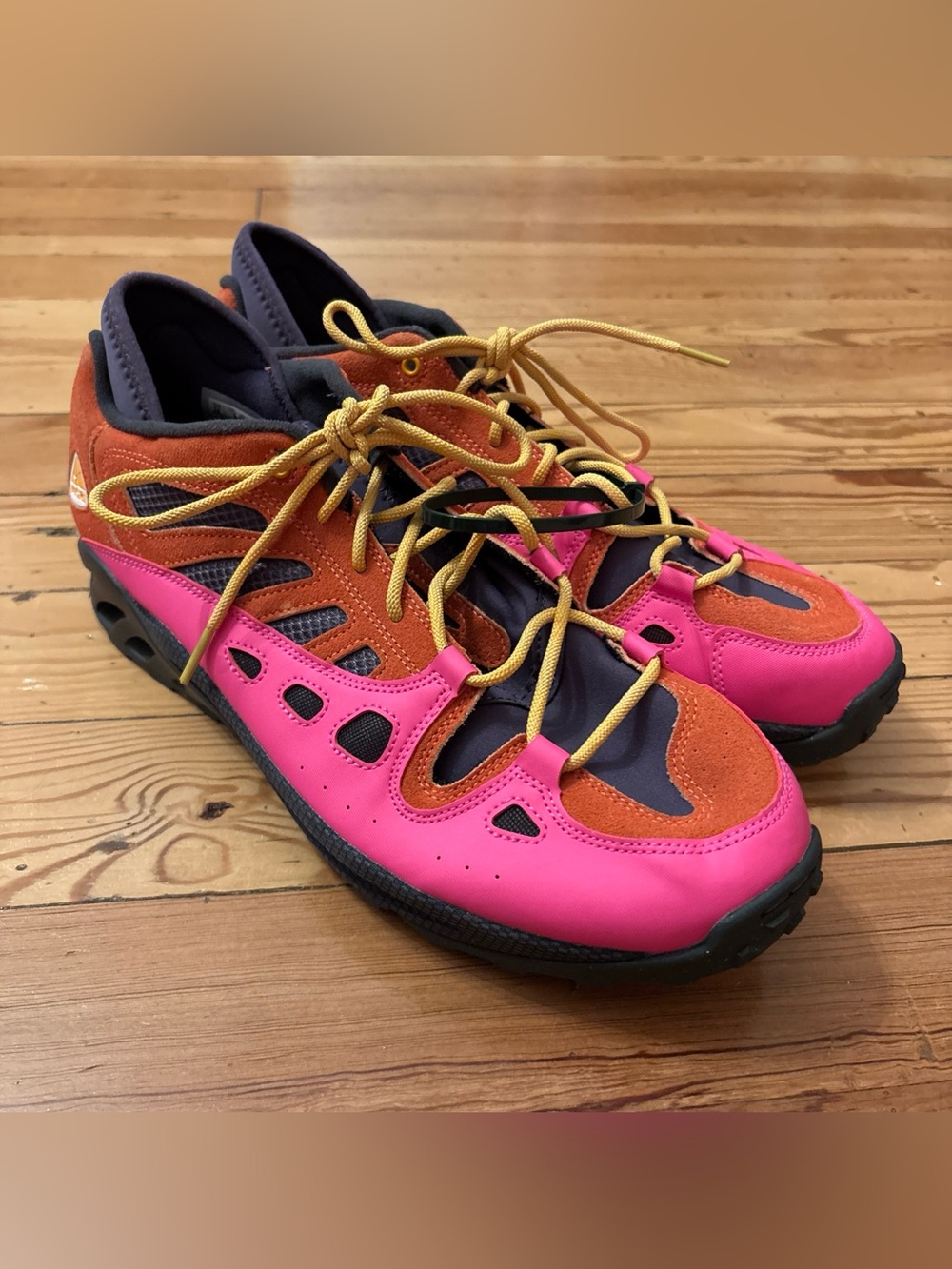 Men’s Nike ACG Air Exploraid Light Wild Mango Fuchsia Hiking NWOB Size 14